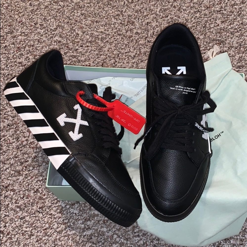 Men’s Off-white sneakers